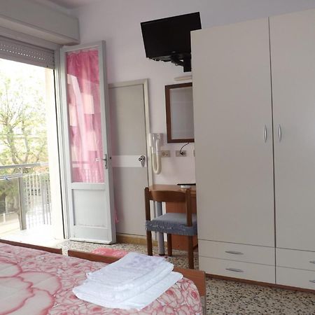 Hotel La Vela Bellaria-Igea Marina Bagian luar foto
