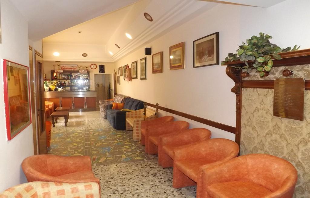 Hotel La Vela Bellaria-Igea Marina Bagian luar foto