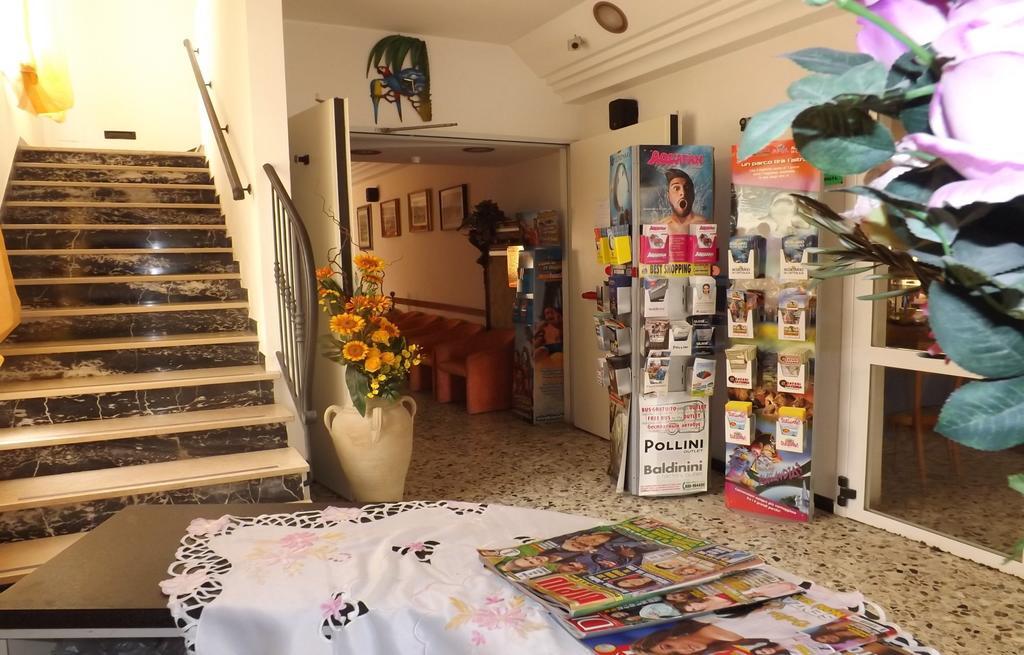 Hotel La Vela Bellaria-Igea Marina Bagian luar foto
