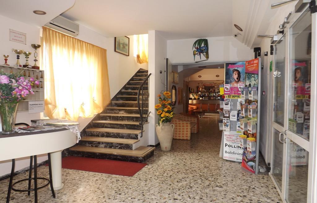 Hotel La Vela Bellaria-Igea Marina Bagian luar foto