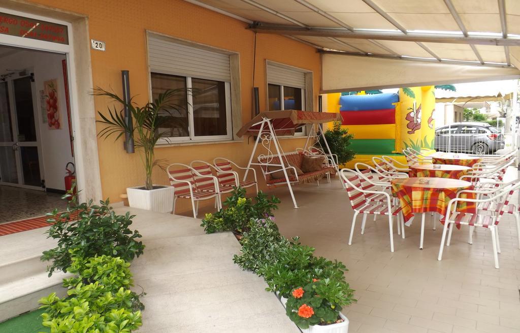 Hotel La Vela Bellaria-Igea Marina Bagian luar foto